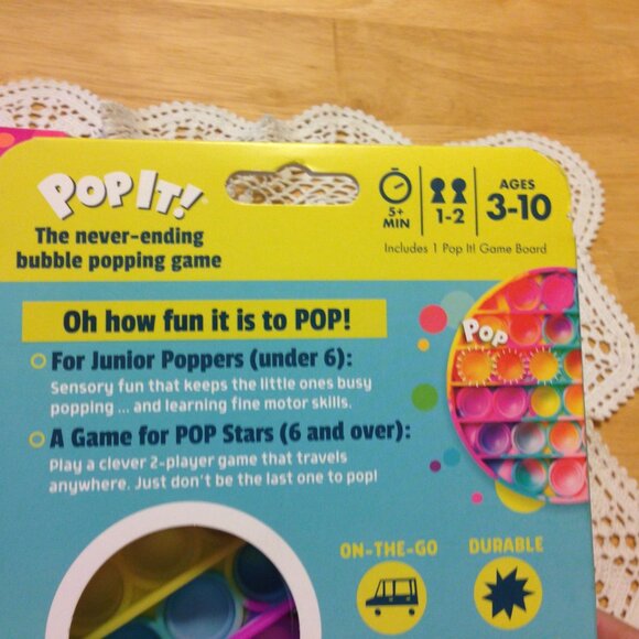 Pop It! Bubble toy bundle, two new Chuckle and Roar bubble popping games - Picture 4 of 5